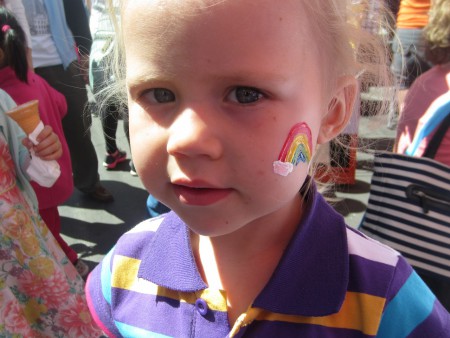 Ansiktsmålning hör en festival till