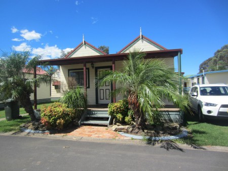 Stugan i Batesman bay som vi hyr för 2 nätter, precis vid havet