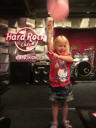 Bella i tar scenen på Hard Rock